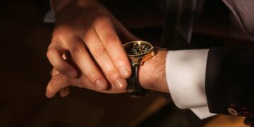 What-Kind-Of-Watch-You-Should-Wear-According-to-Your-Personality-Type-lux-watch-daily